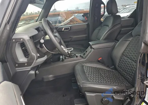 2021 Ford Bronco Base z USA, uszkodzony, nr VIN 1FMEE5DP4MLA80673